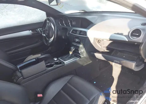 2014 Mercedes-Benz C 250 z USA, uszkodzony, nr VIN WDDGJ4HB0EG279902